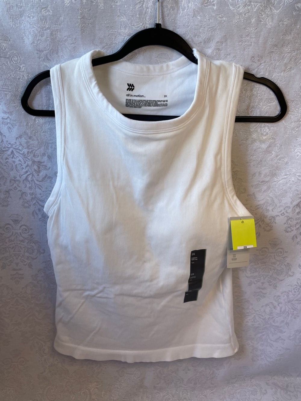 NWT all in motion Women’s White Ribbed Crew Tank.  Size 2X
